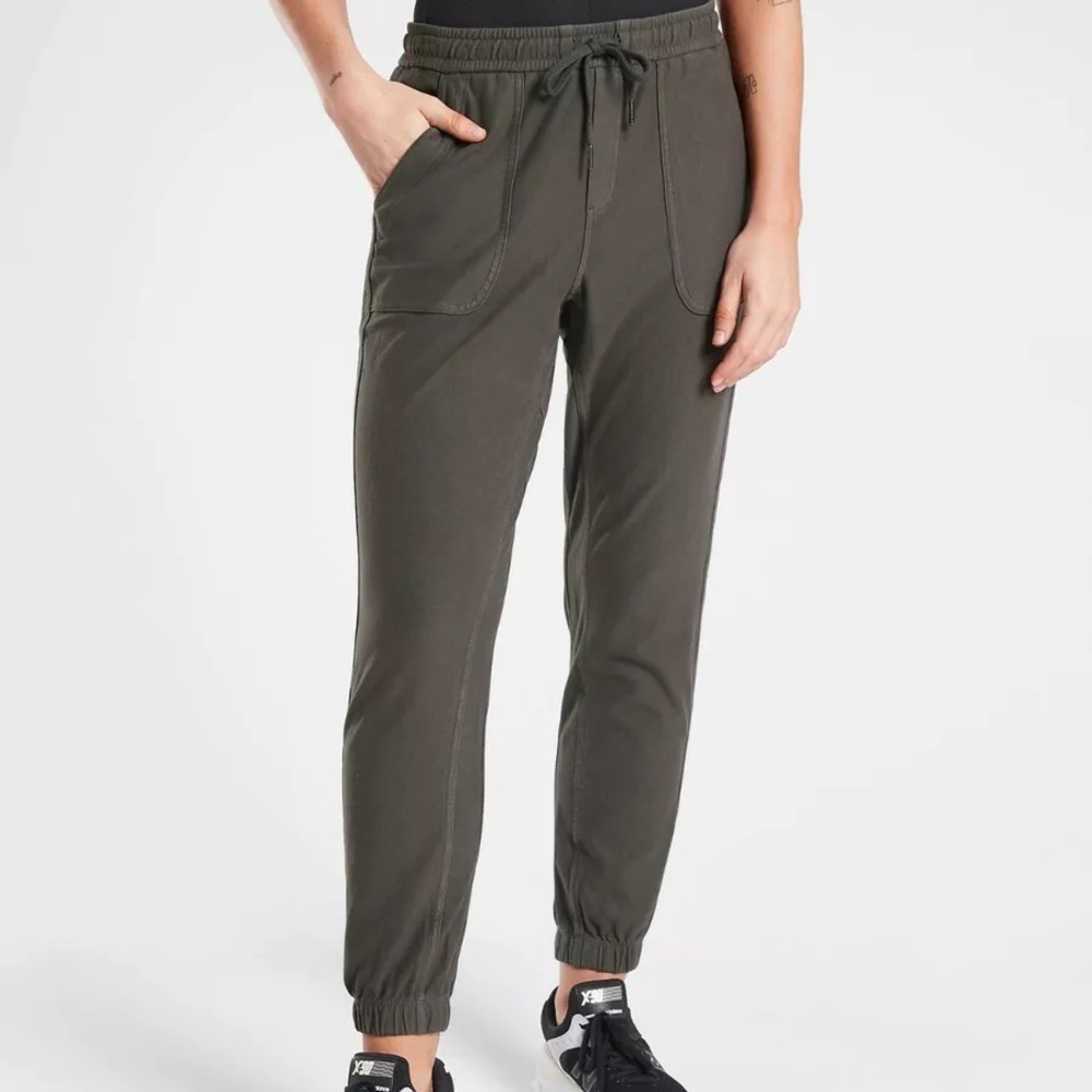 Athleta Farallon olive green jogger size 4